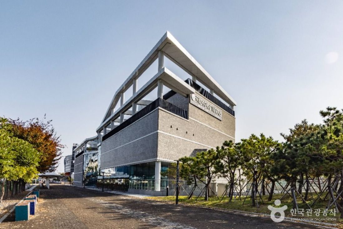낭만 항구 여수, 역사와 바다를 품은 1박 2일 미식 여행